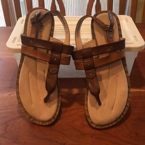 Cliff’s White Mountain sandals